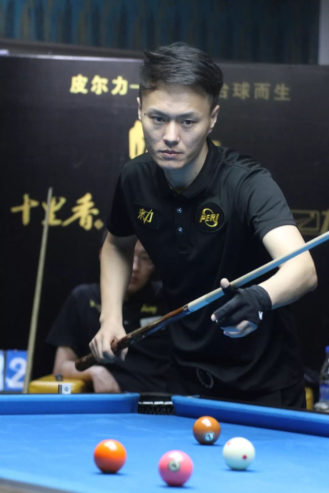 并且在篮板 并且在篮板