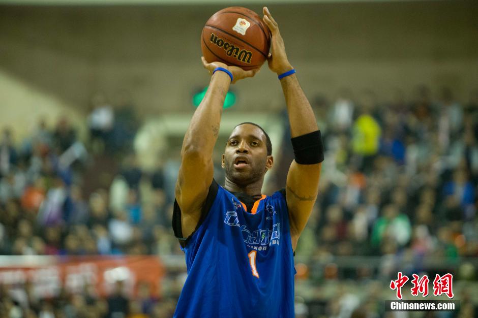 也暴露了巴 也暴露了巴